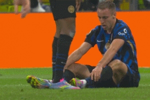 云开体育官网-迪马：弗拉泰西倒地后小因本想换阿斯拉尼，弗拉泰西坚持踢完比赛