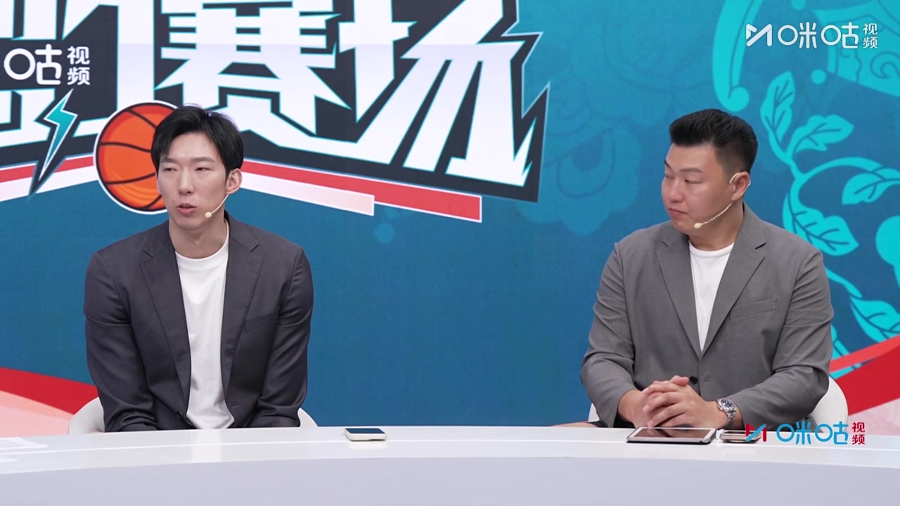 云开体育官网-心气很高！周琦分析胡明轩：更适合2号位 现在要让球动起来