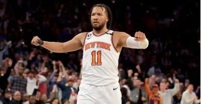 云开体育官网入口-连续4场40+比肩乔丹 篮球圣殿布朗森已青史留名