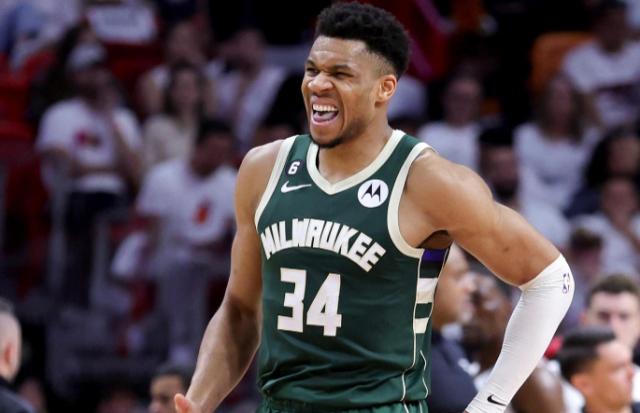 云开体育-字母哥拒绝利拉德式忠诚 未做好提前续约的准备