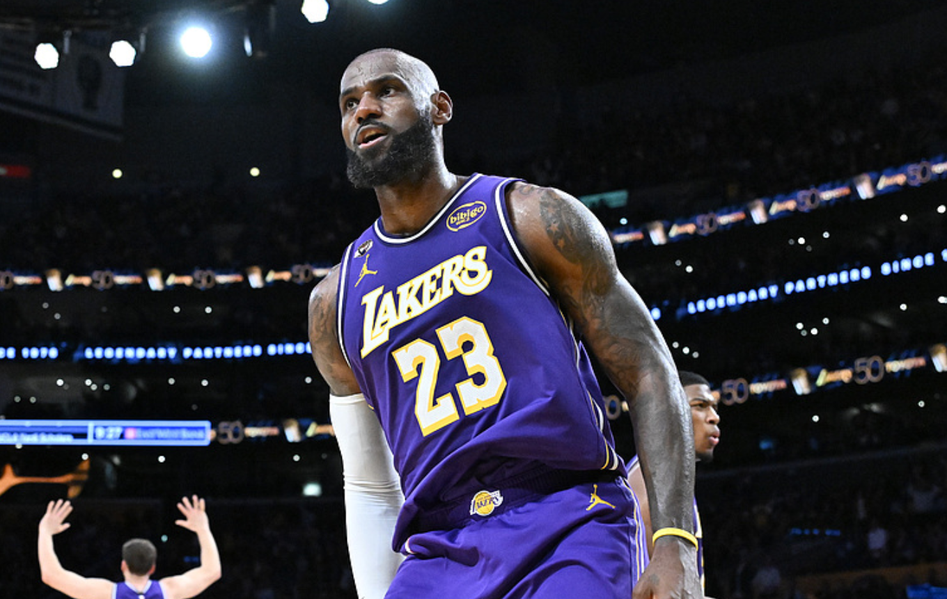 云开体育-就在今天！詹姆斯打破尘封22年NBA纪录，登顶历史第一