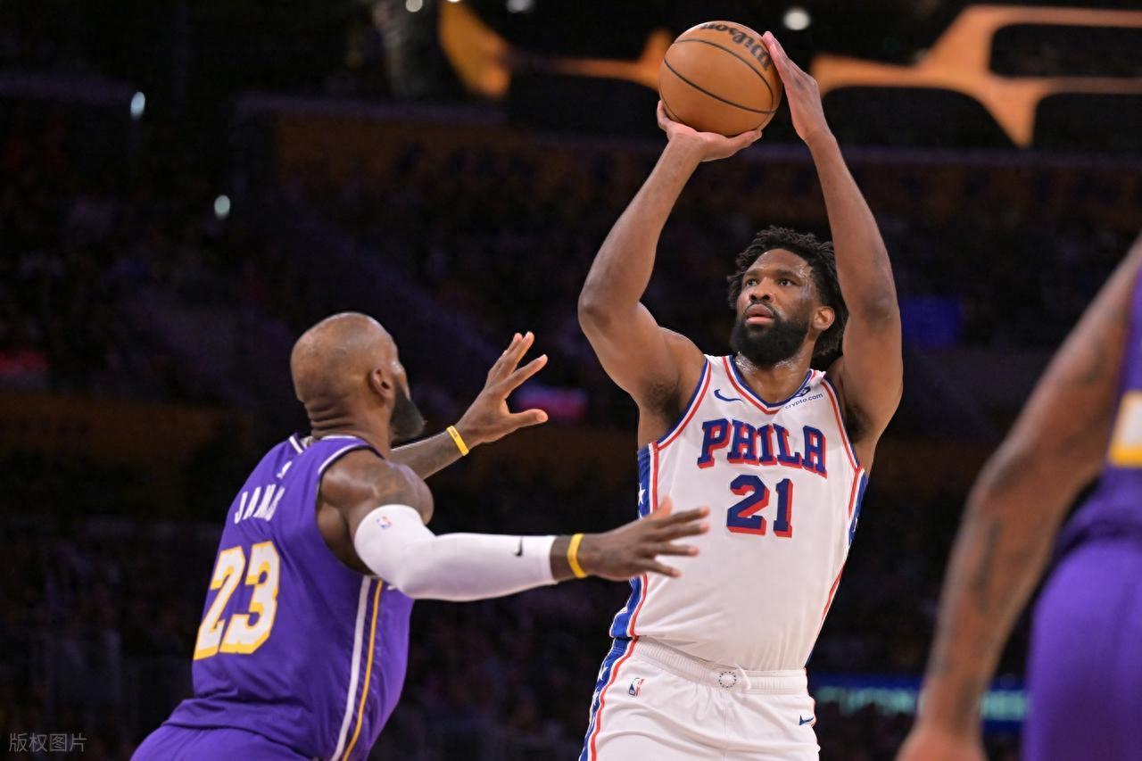 云开体育官网入口-东契奇伤退，湖人逆转76人，谁是赢球功臣？数据不说谎！里皇太强