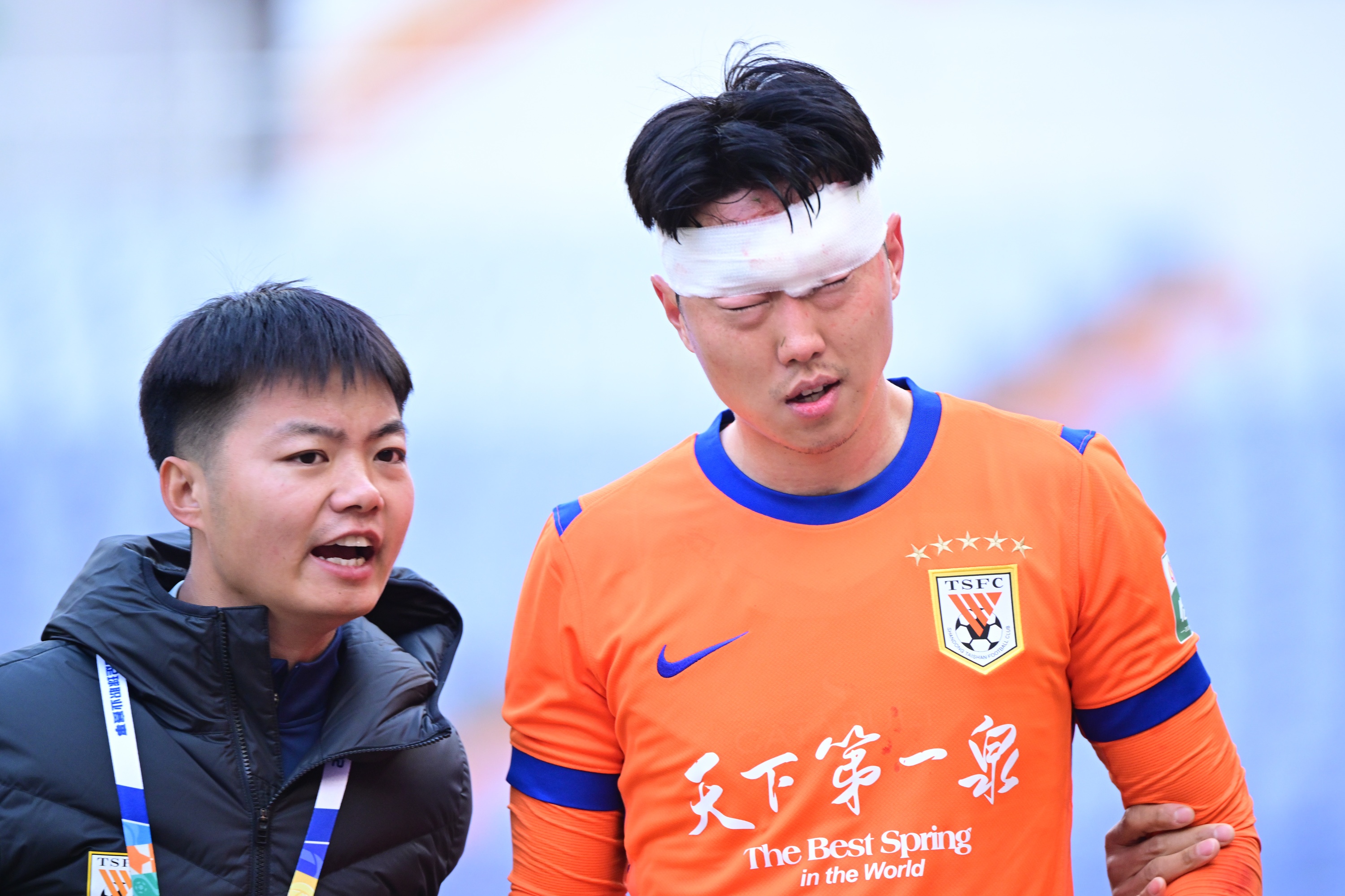 云开体育官网入口-山东解说：高准翼轻微脑震荡缝了30多针，现在应该问题不大了